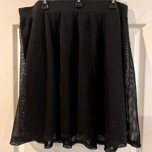 🆓📦 Hot Topic Fishnet Overlay Knit Skater Mini Skirt